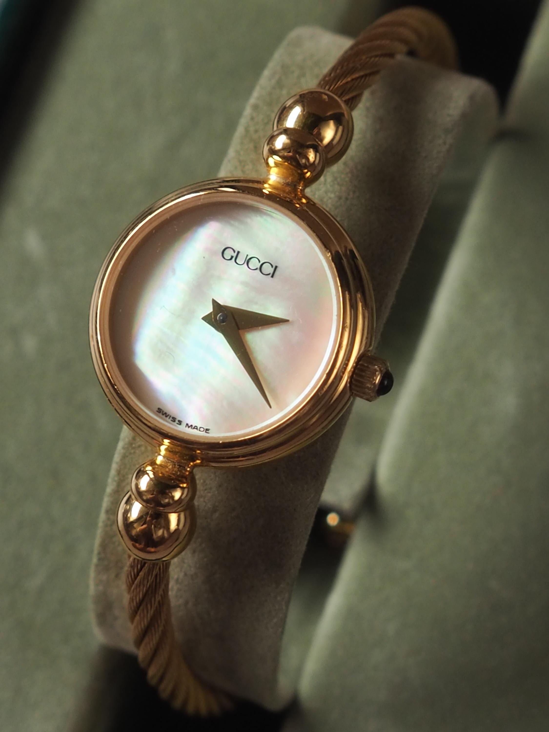 GUCCI Shell Bangle Watch Wristwatch Gold Metal Vintage Authentic