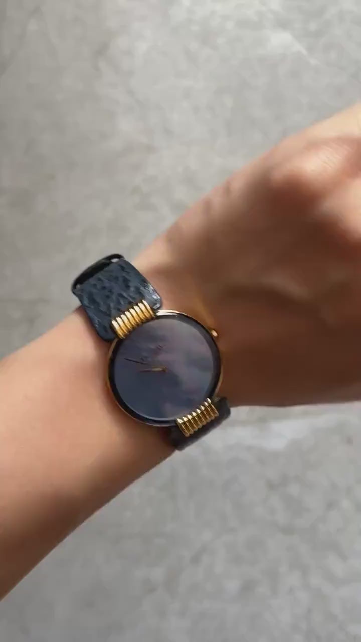 Christian Dior Bagheera Shell Watch Gold Metal Quartz Wristwatch Unisex