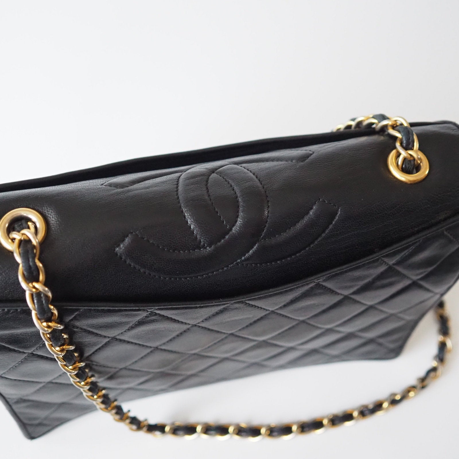 CHANEL Quilted CC  Chain Shoulder Bag Black Leather Vintage Authentic