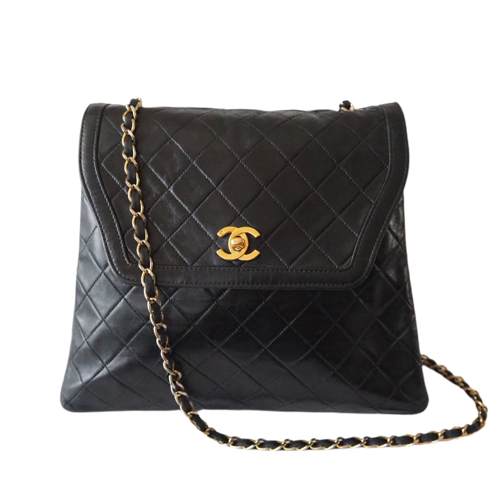 CHANEL Matelasse Quilted CC Single Chain  Shoulder Bag Black Leather Vintage