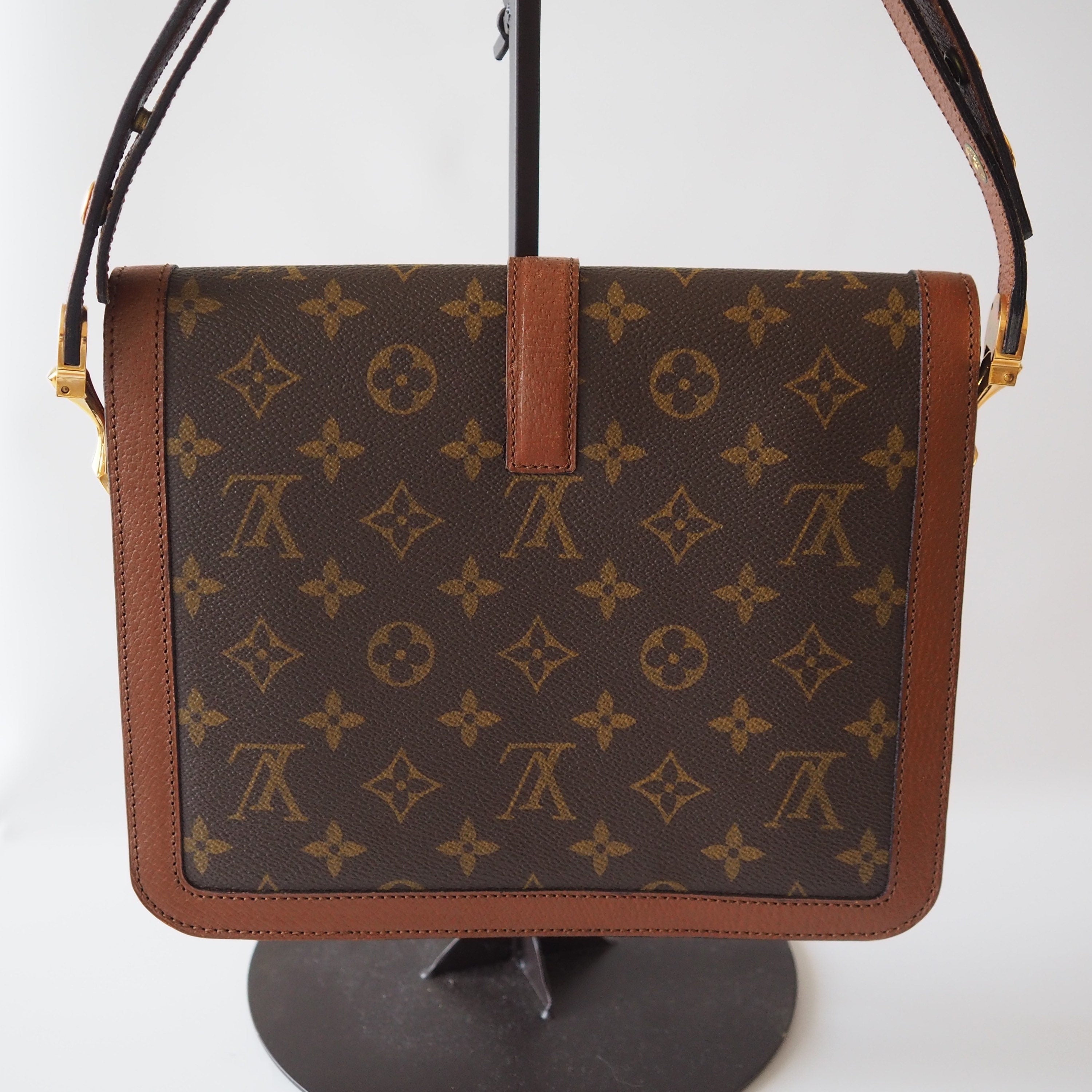 LOUIS VUITTON Monogram Sac Rond Point Shoulder Bag  D5107  Authentic