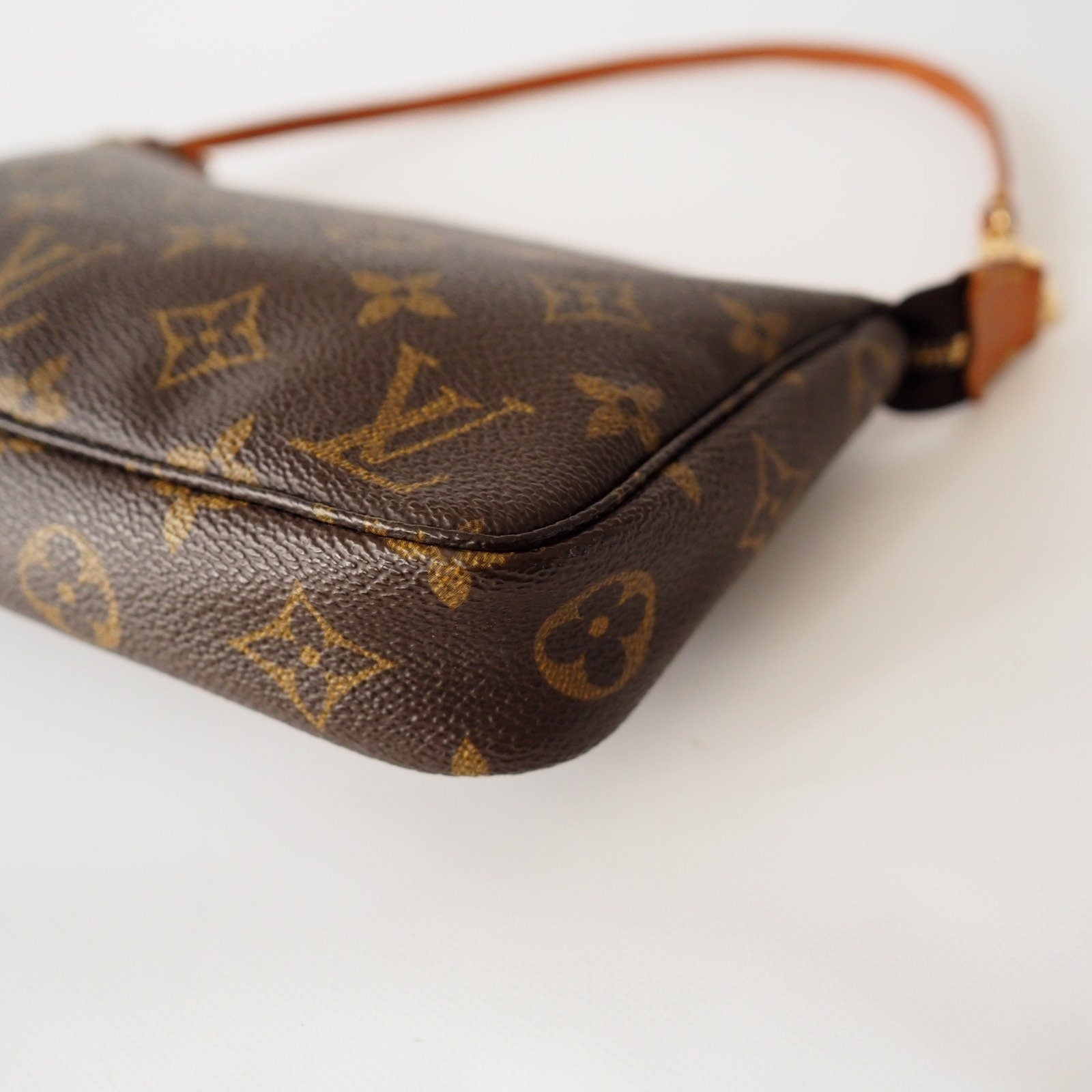 LOUIS VUITTON  Monogram Pochette Accessoires Pouch Mini hand Bag Vintage Authentic