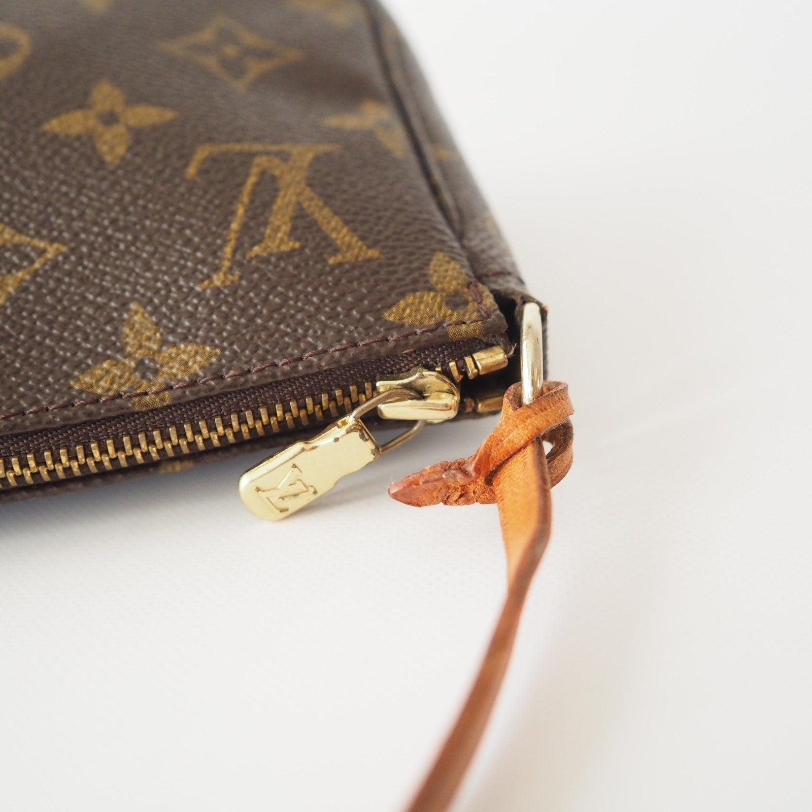 LOUIS VUITTON  Monogram Pochette Accessoires Pouch Mini hand Bag Vintage Authentic