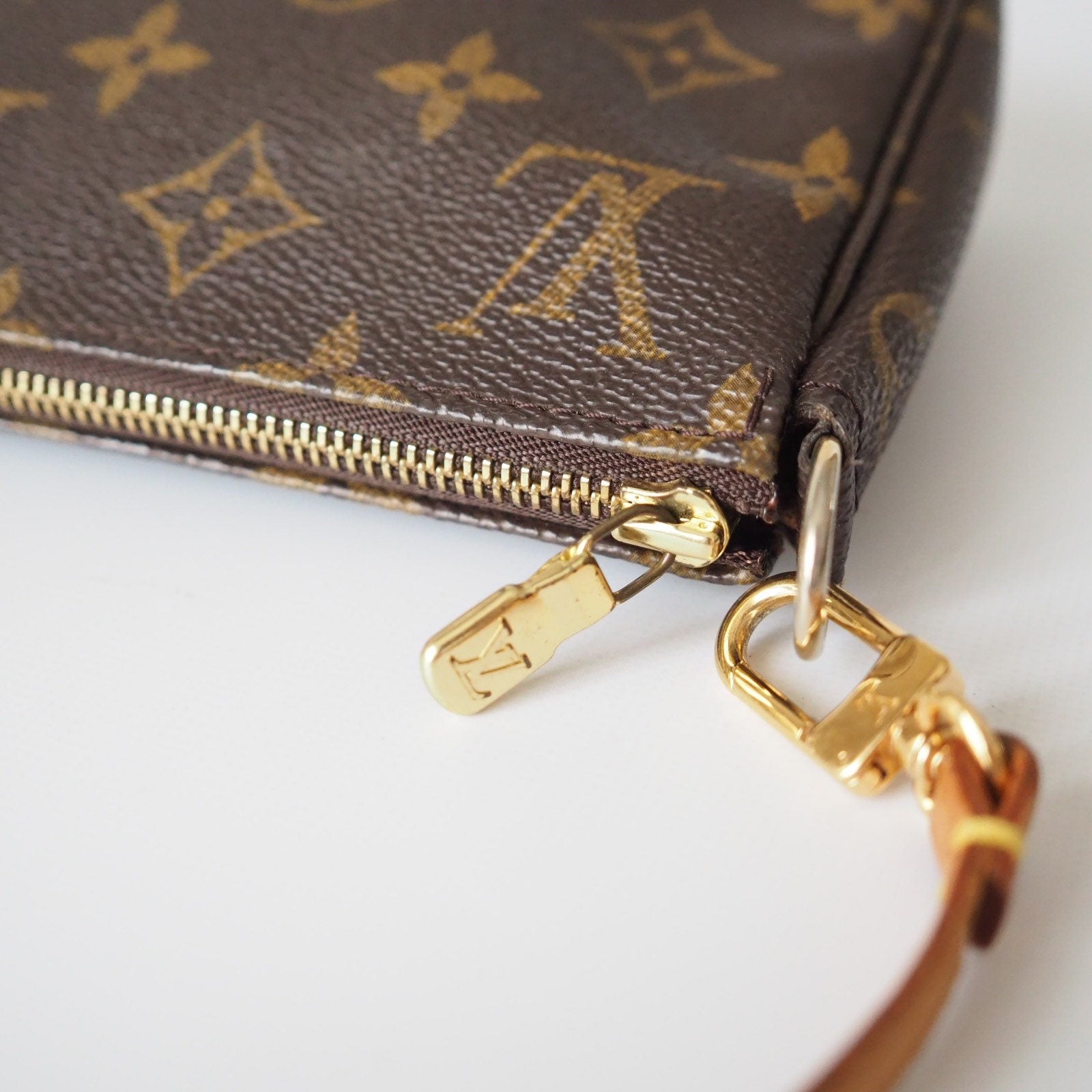 LOUIS VUITTON  Monogram Pochette Accessoires Pouch Mini hand Bag Vintage Authentic