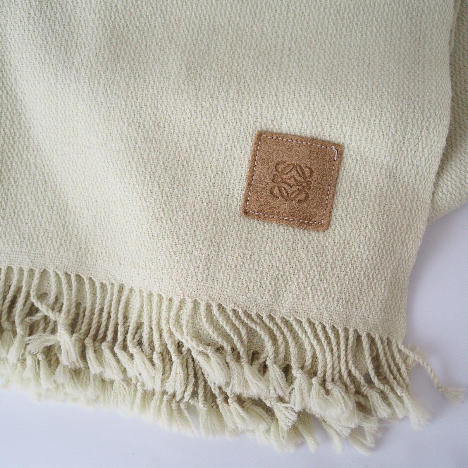 LOEWE Stall Muffler Anagram Alpaca Off White Vintage Authentic