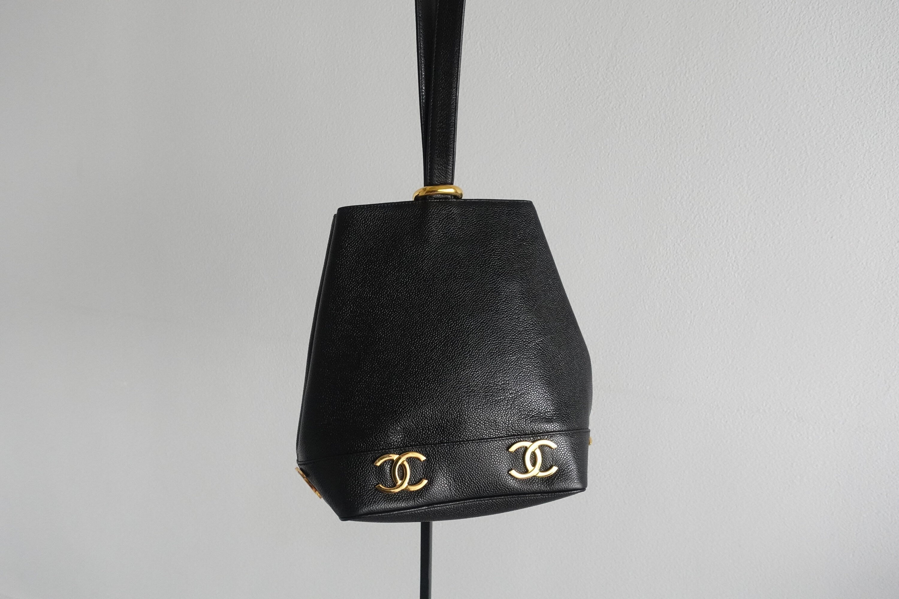 CHANEL CC Logo Caviar skin One Shoulder Bag Black Vintage Auth