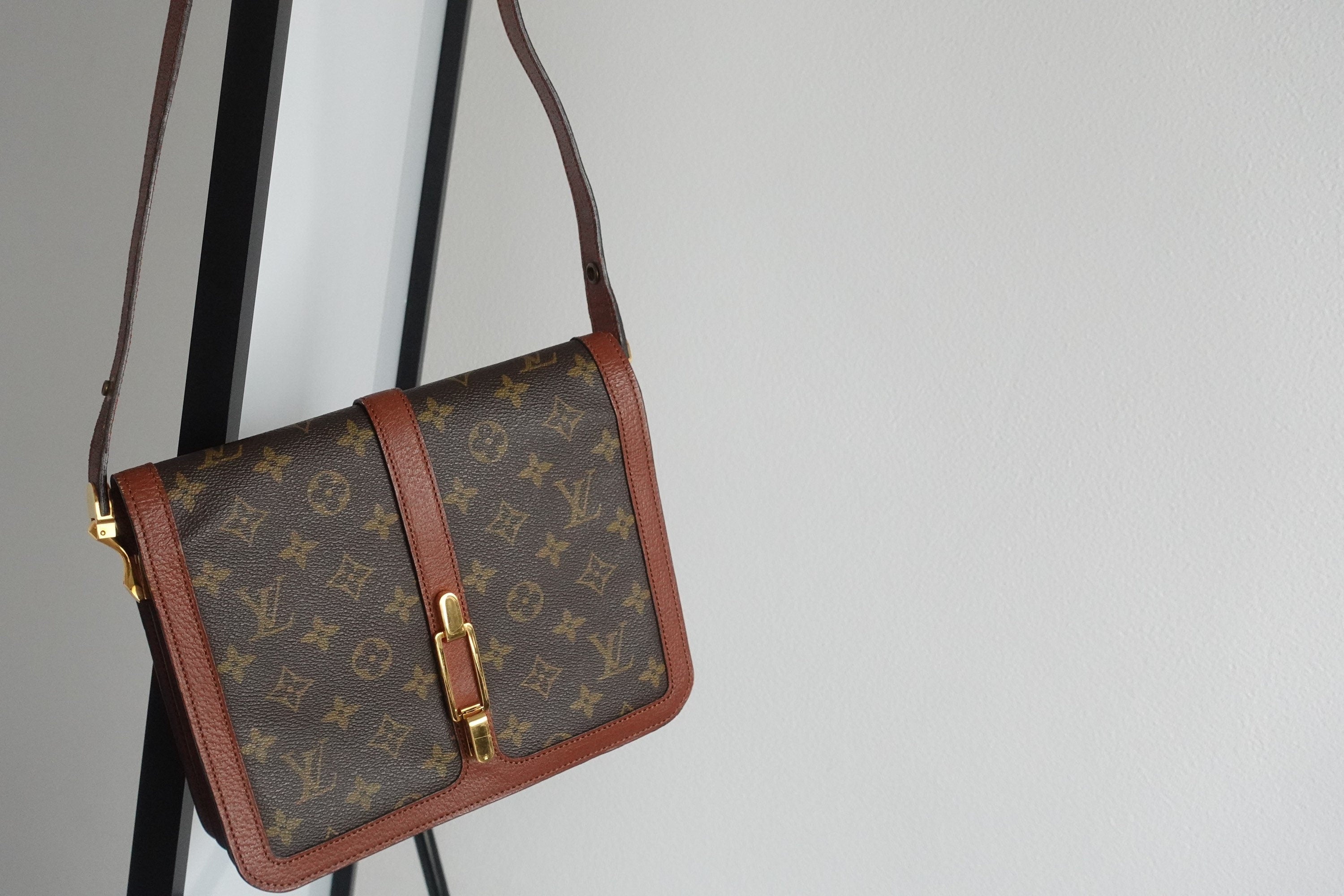 LOUIS VUITTON Monogram Sac Rond Point Shoulder Bag D5107 Authentic