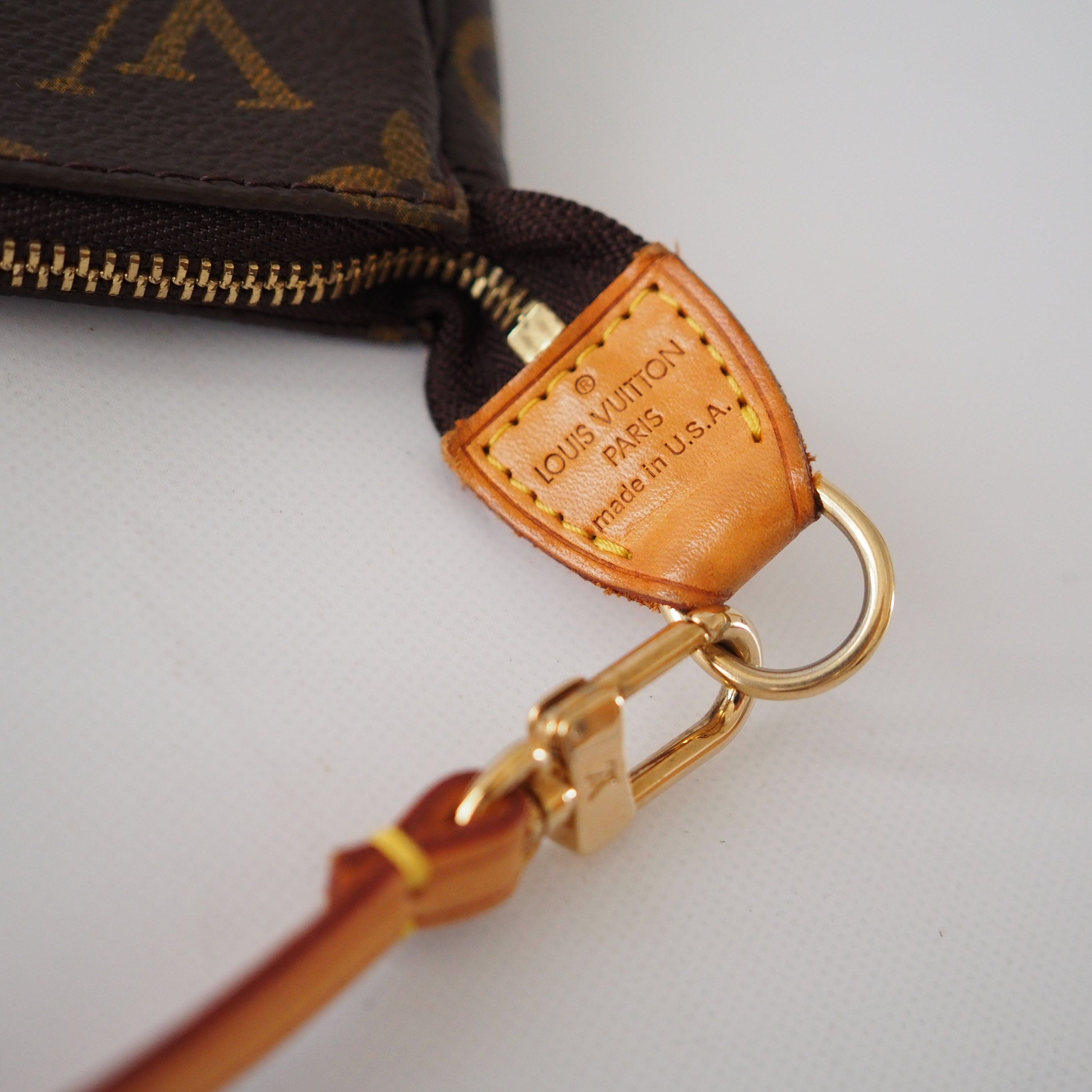 LOUIS VUITTON  Monogram Pochette Accessoires Pouch Mini hand Bag With Shoulder Strap Vintage Authentic