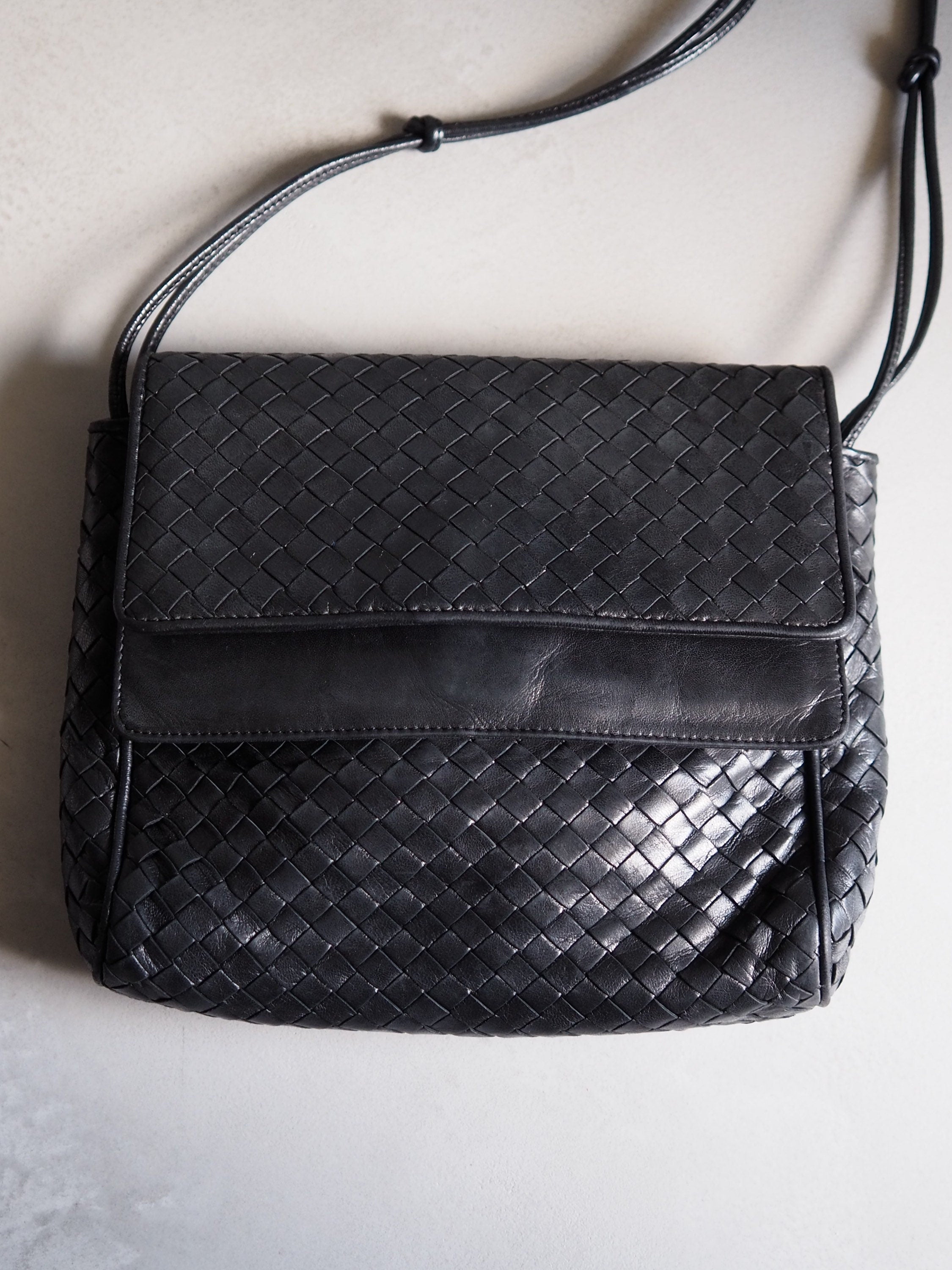 BOTTEGA VENETA Intrecciato Shoulder bag Leather Black Leather Vintage Authentic