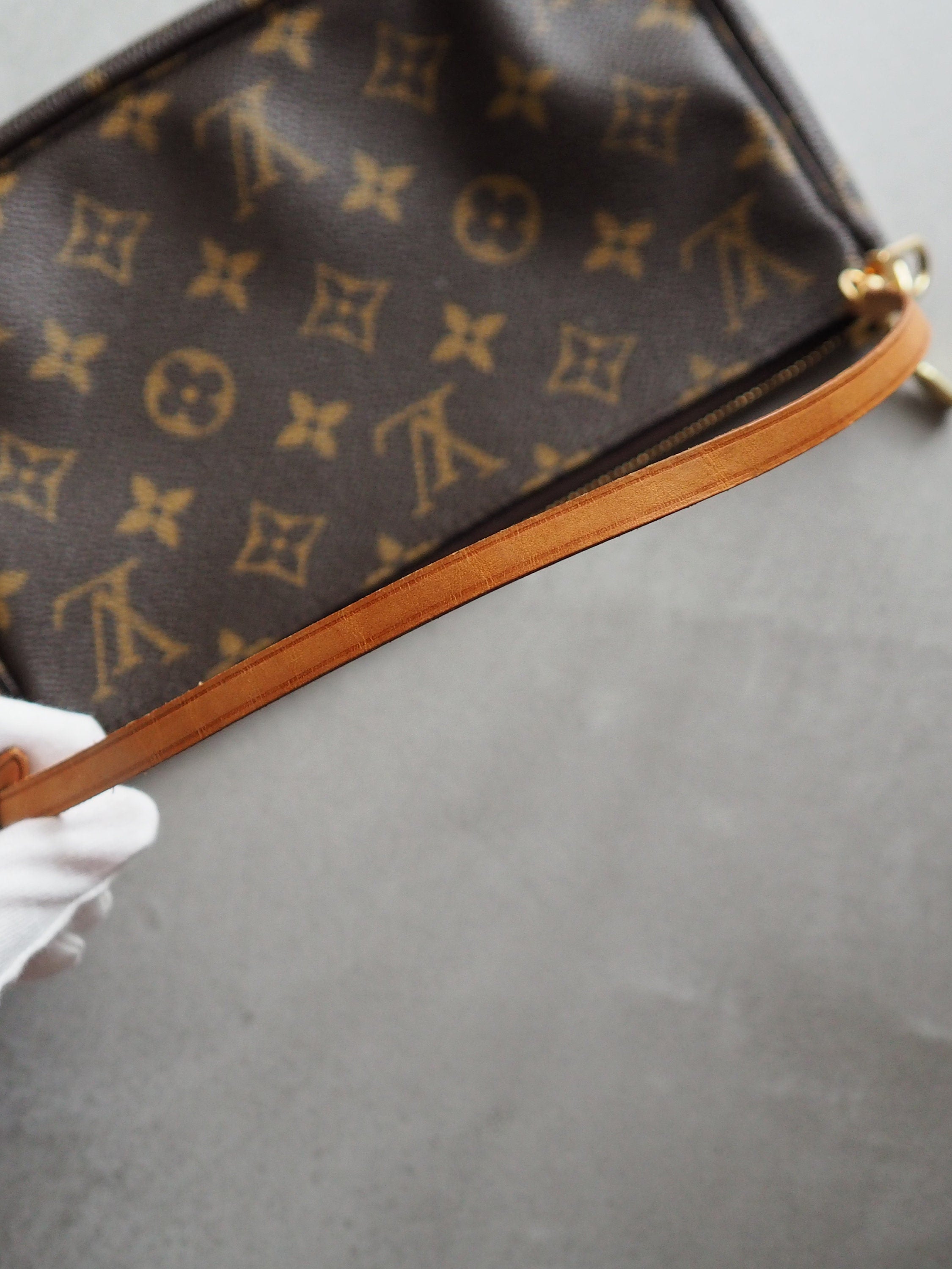 LOUIS VUITTON Monogram Pochette Accessoires Pouch Mini Hand Bag Vintage Authentic