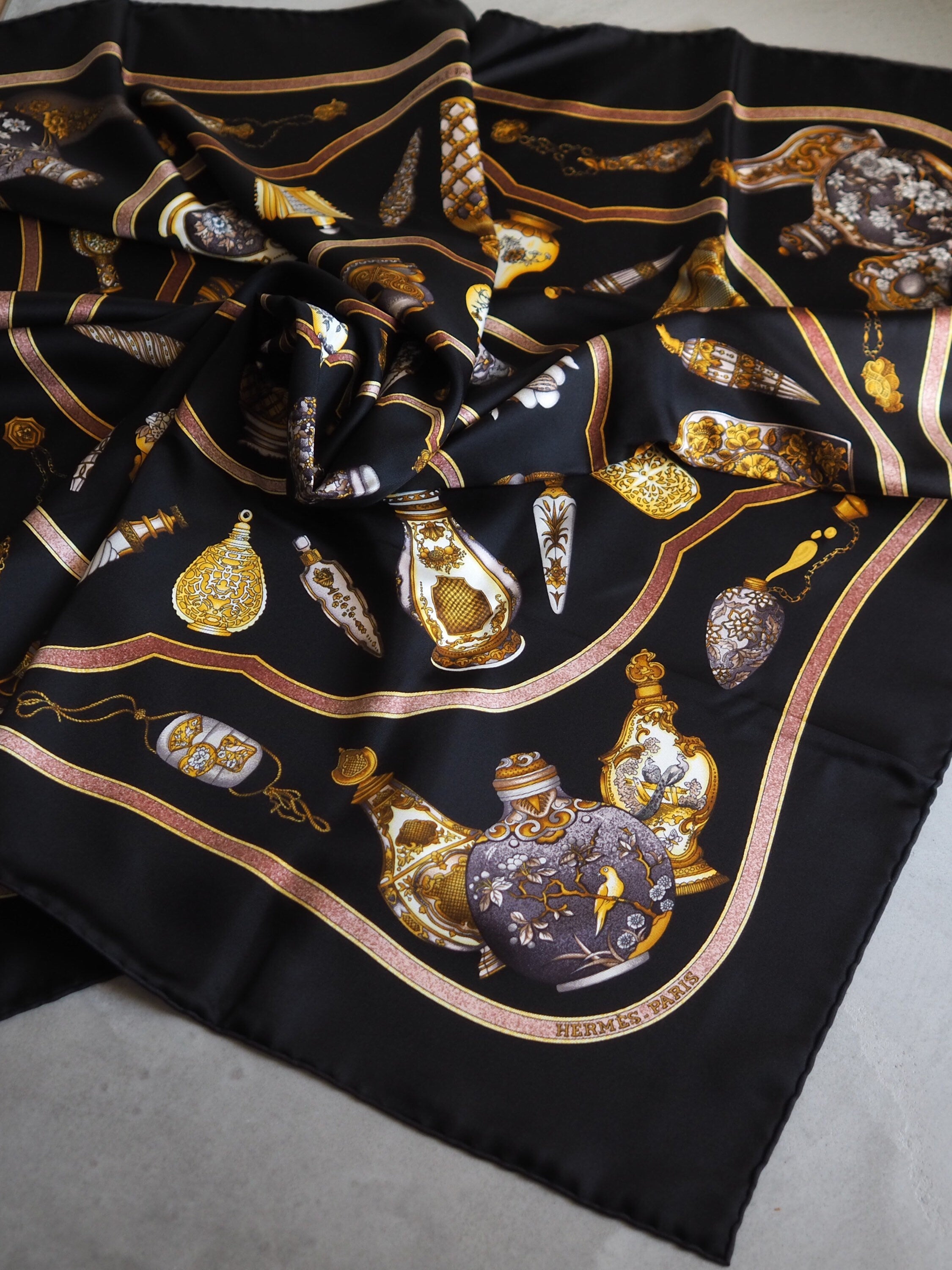 HERMES Scarf Carre 90 " Qu'importe le flacon " Black Silk Authentic