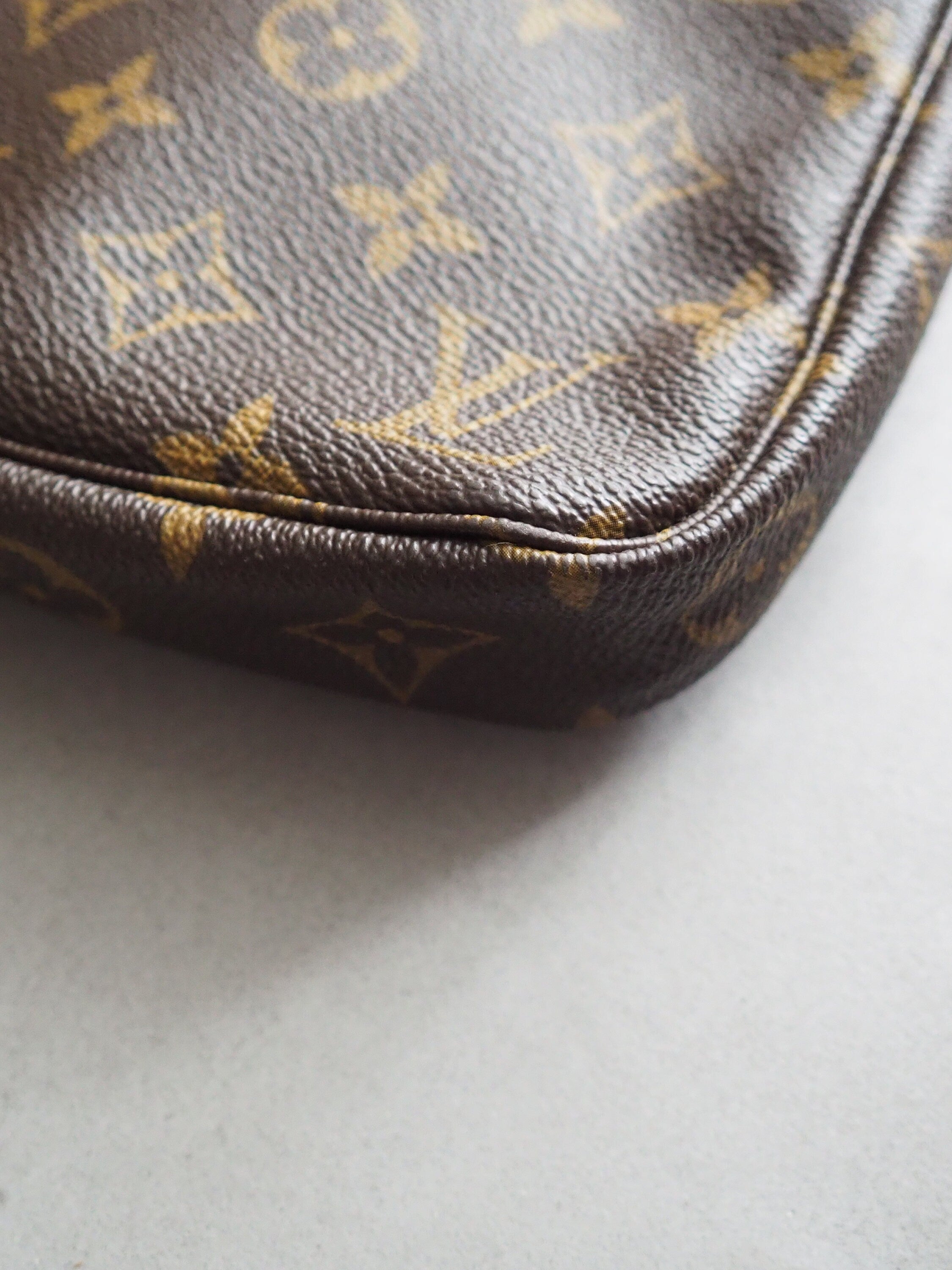 LOUIS VUITTON Monogram Pochette Accessoires Pouch Mini Hand Bag Vintage Authentic