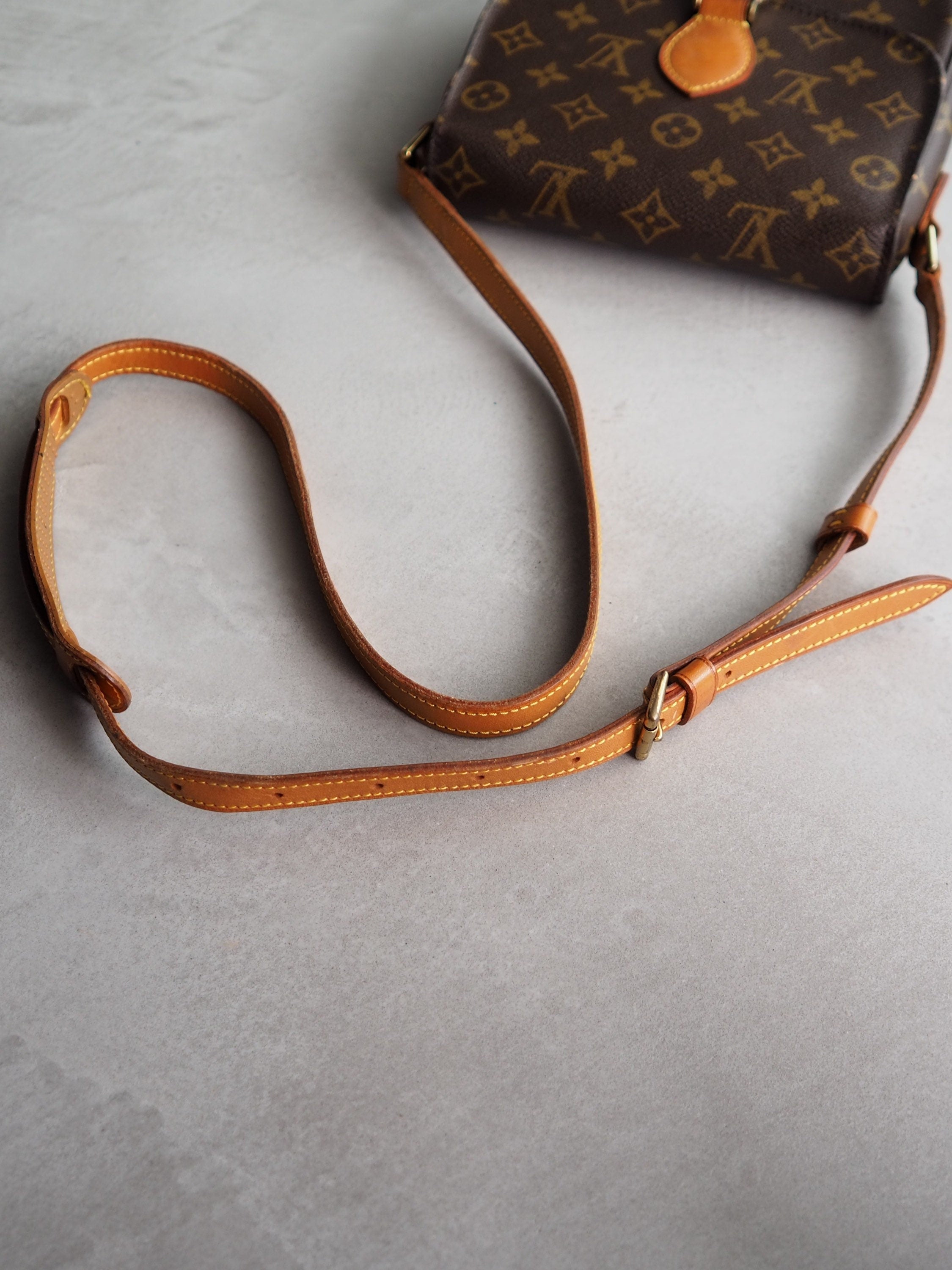 LOUIS VUITTON Monogram Saint Cloud MM Shoulder Bag lV Vintage Cross body Authentic