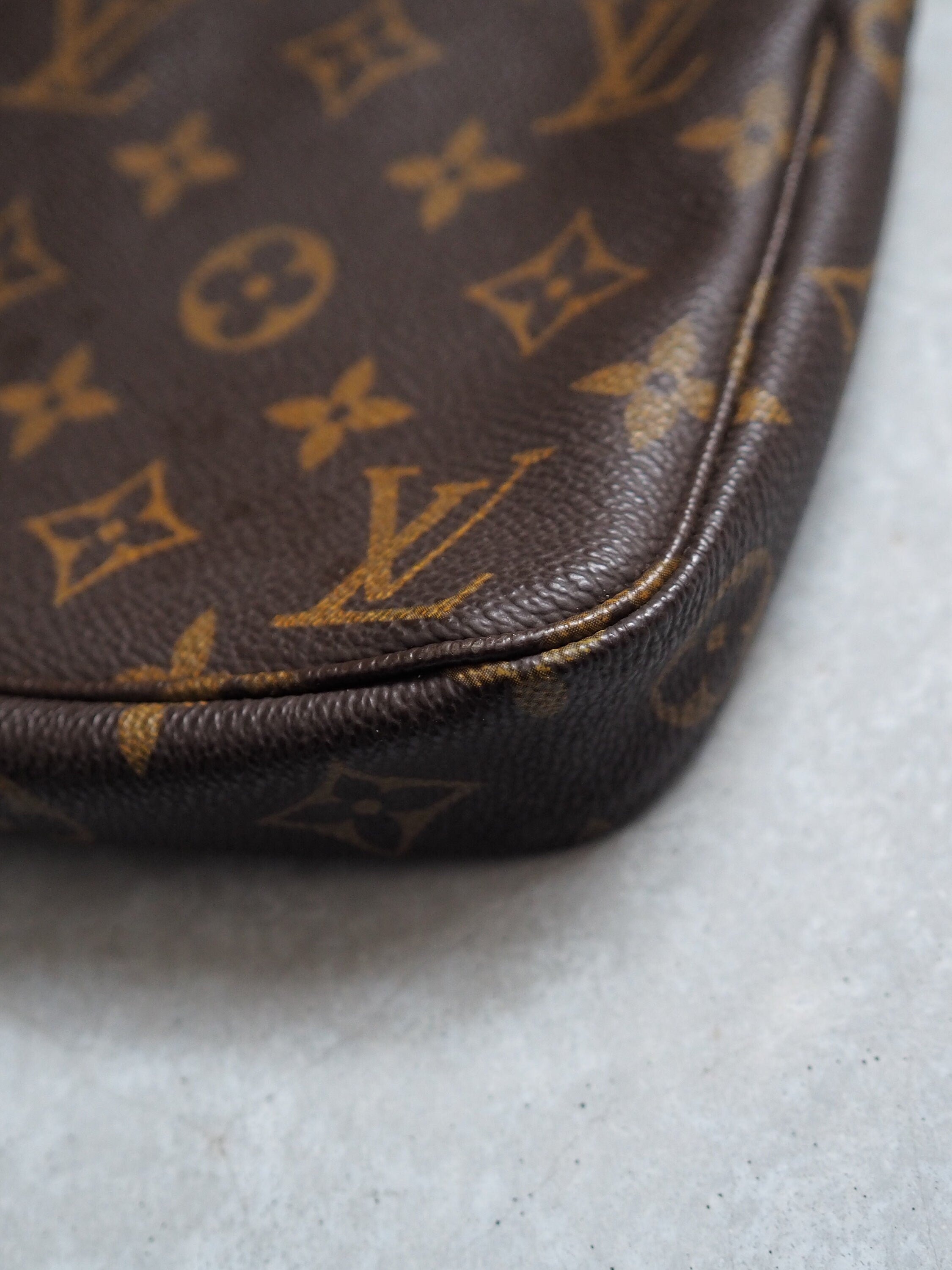 LOUIS VUITTON Monogram Pochette Accessoires Pouch Mini hand Bag Vintage Authentic