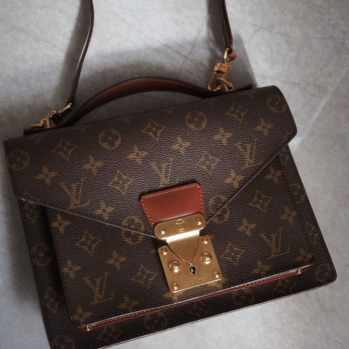 LOUIS VUITTON モノグラム モンソー ショルダーバッグ