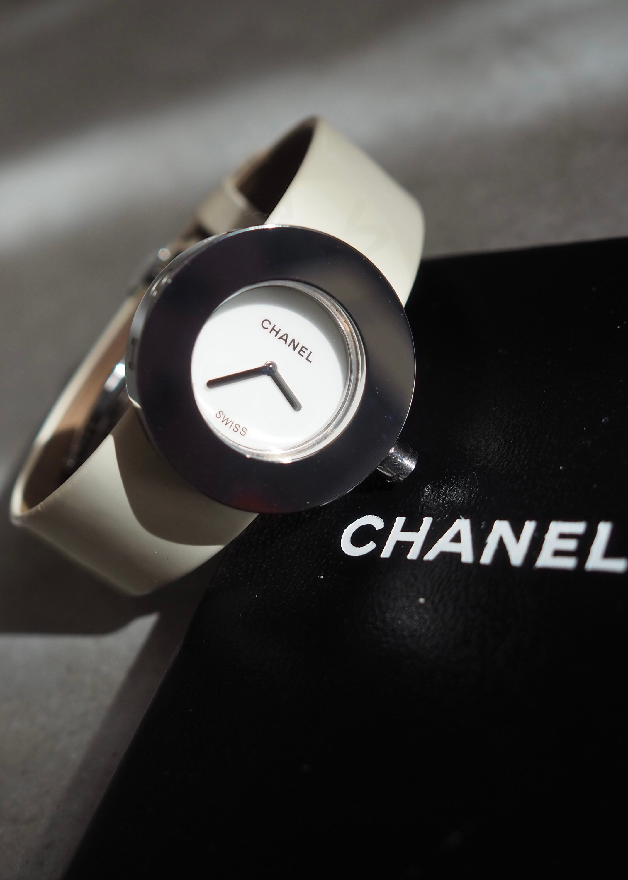 CHANEL La Ronde Watch Wristwatch White Dial Silver Metal Quartz Vintage Authentic