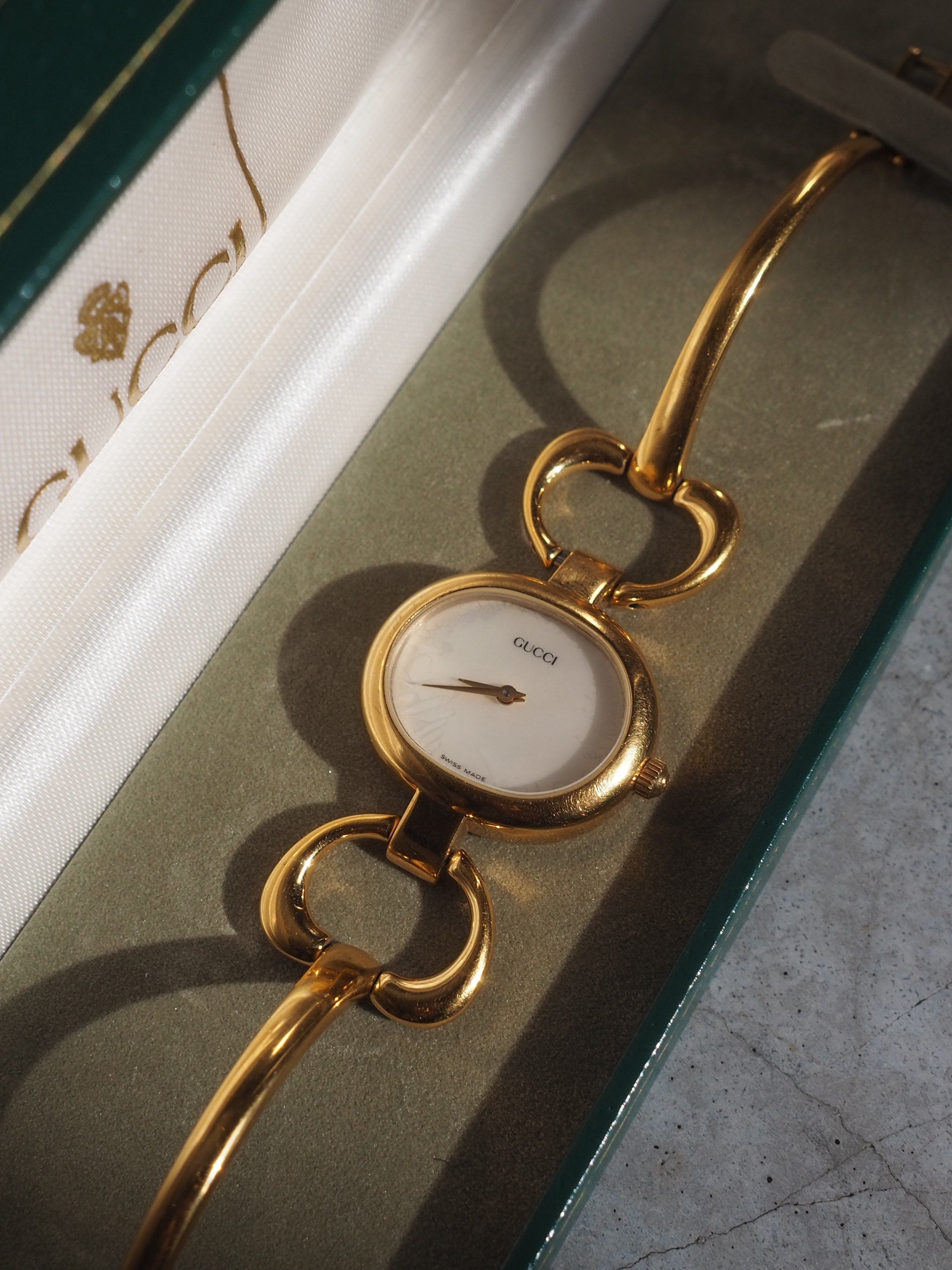 GUCCI Shell Bangle Watch Wristwatch Gold Metal Vintage Authentic