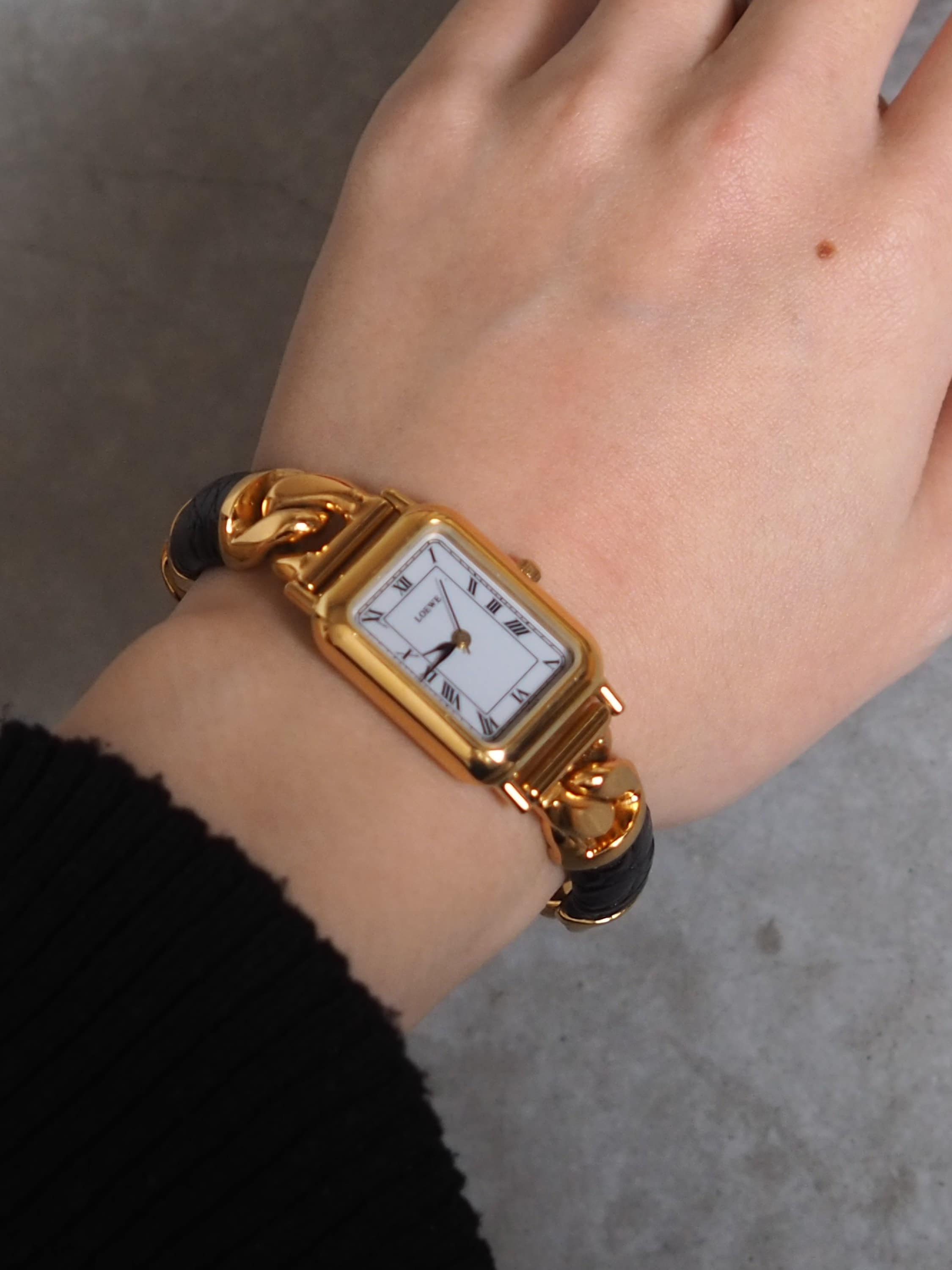 LOEWE Watch Wristwatch Gold Metal Steel Black Leather Quartz Vintage Authentic