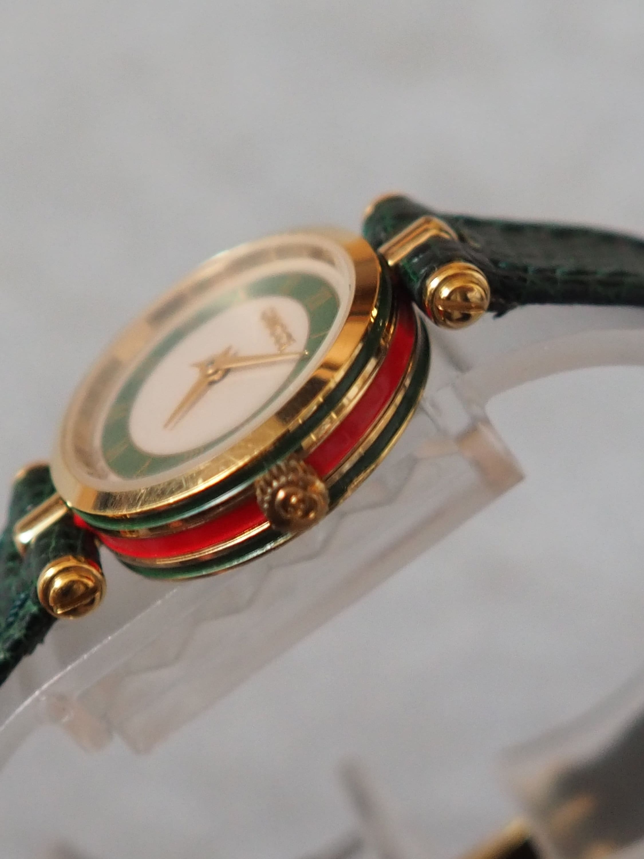 GUCCI Shelly Watch Wristwatch Gold Metal Green Leather Vintage Authentic