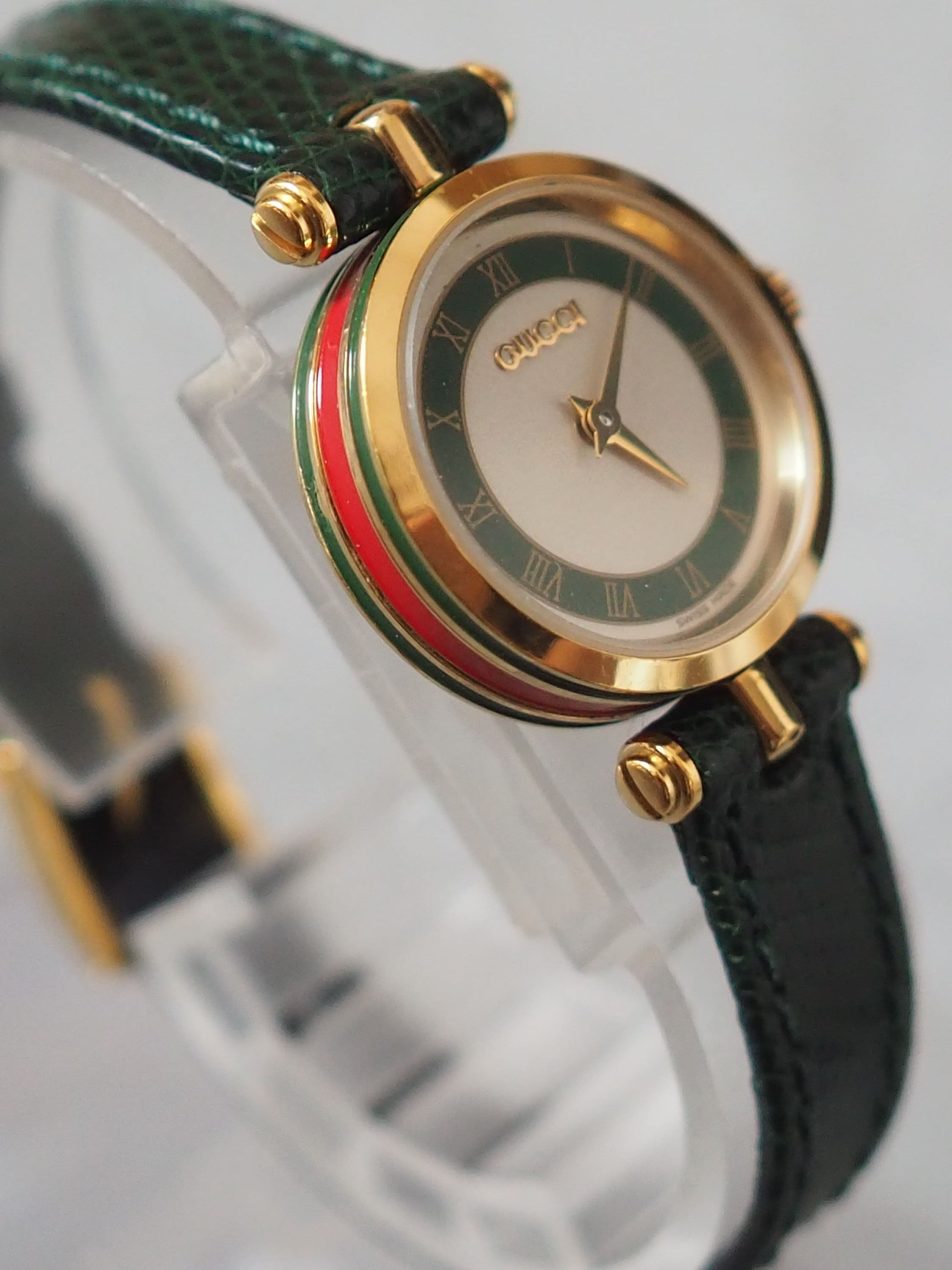 GUCCI Shelly Watch Wristwatch Gold Metal Green Leather Vintage Authentic