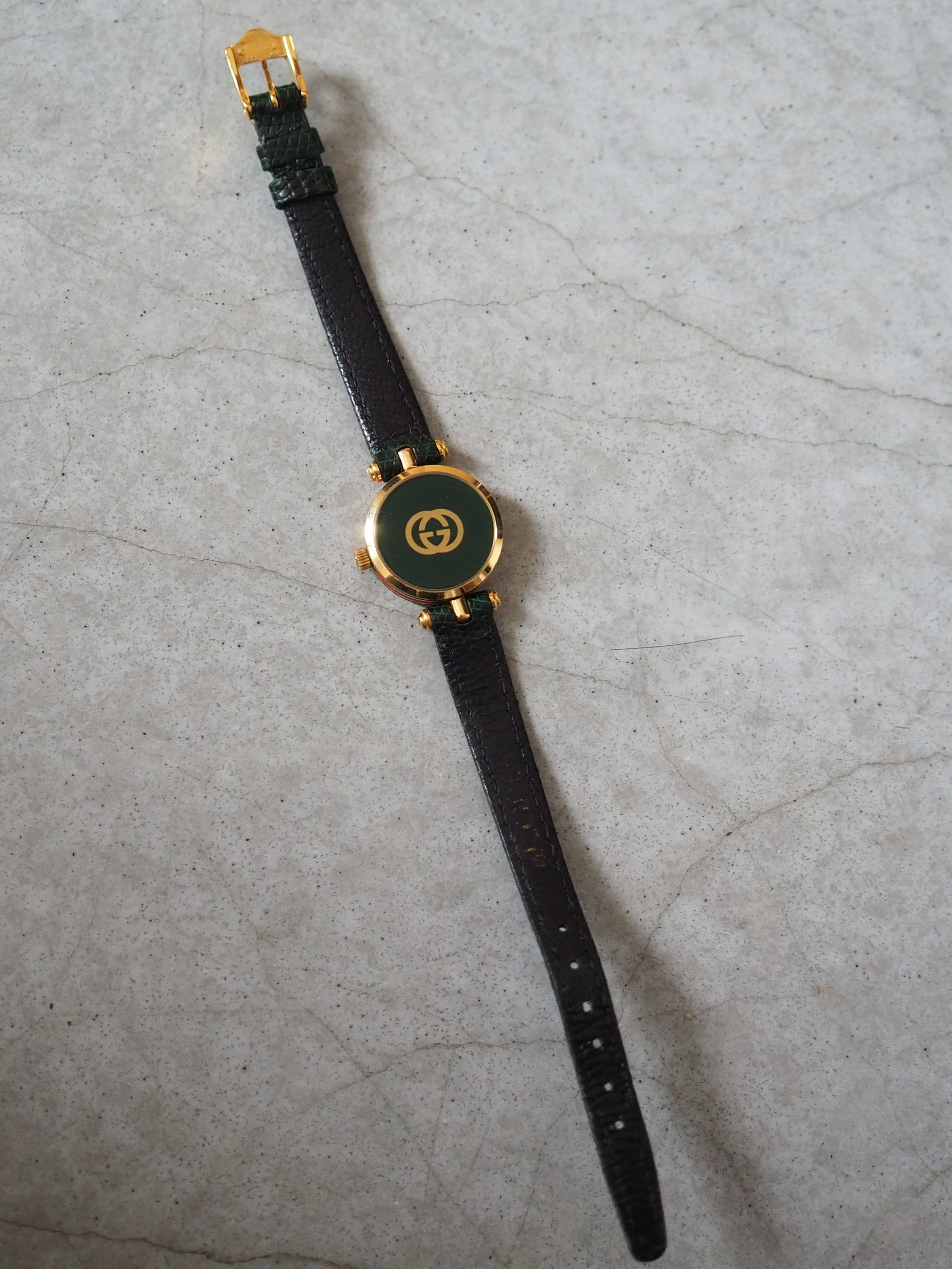 GUCCI Shelly Watch Wristwatch Gold Metal Green Leather Vintage Authentic