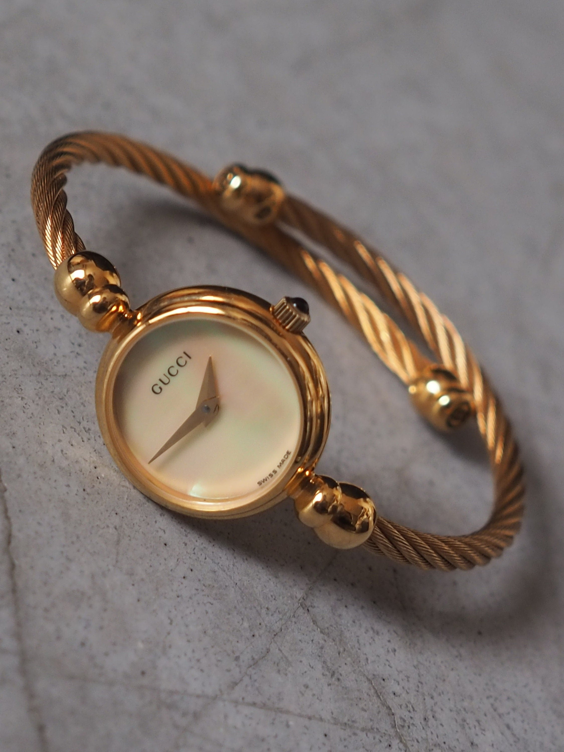 GUCCI Shell Bangle Watch Wristwatch Gold Metal Vintage Authentic