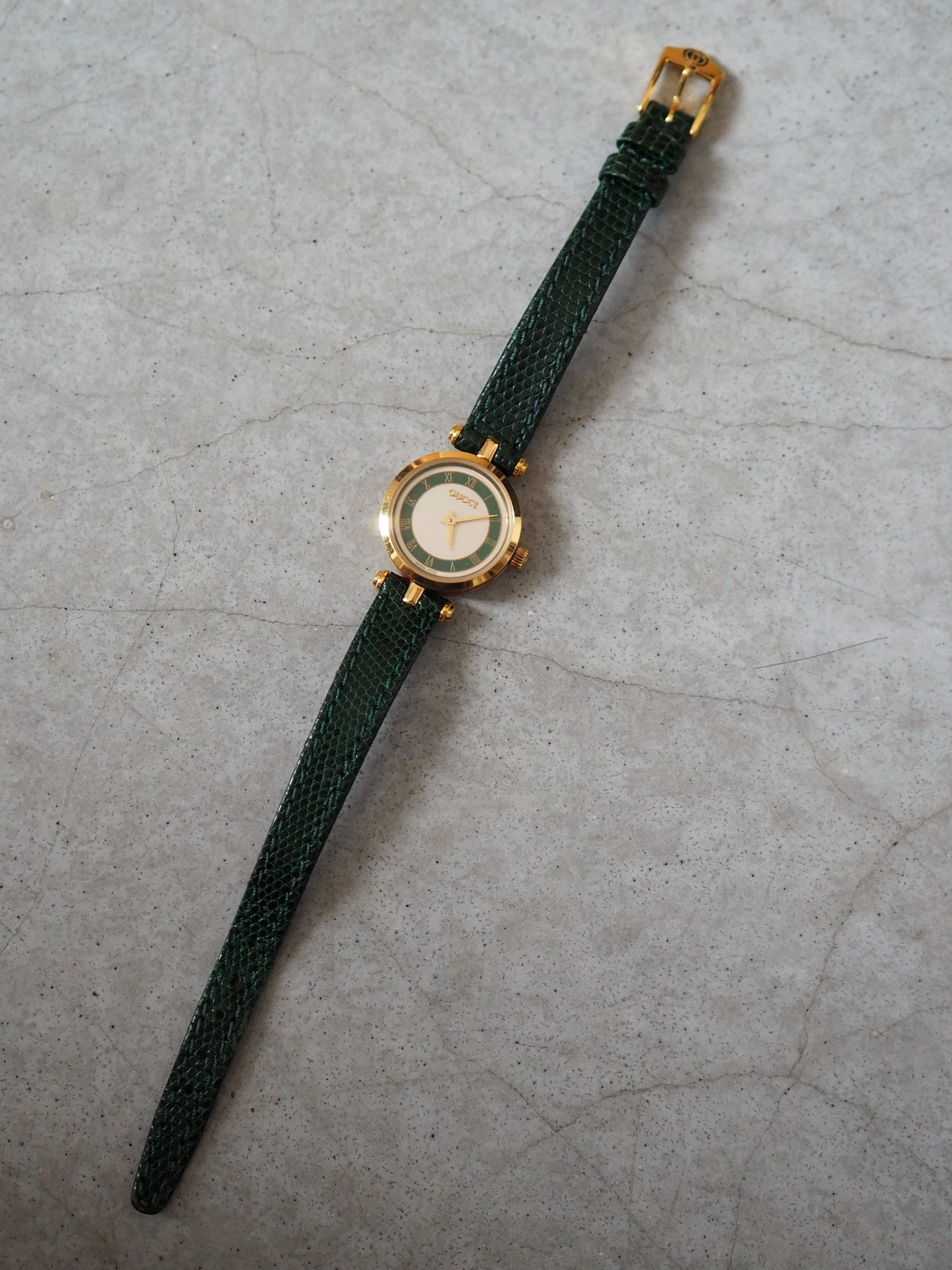 GUCCI Shelly Watch Wristwatch Gold Metal Green Leather Vintage Authentic