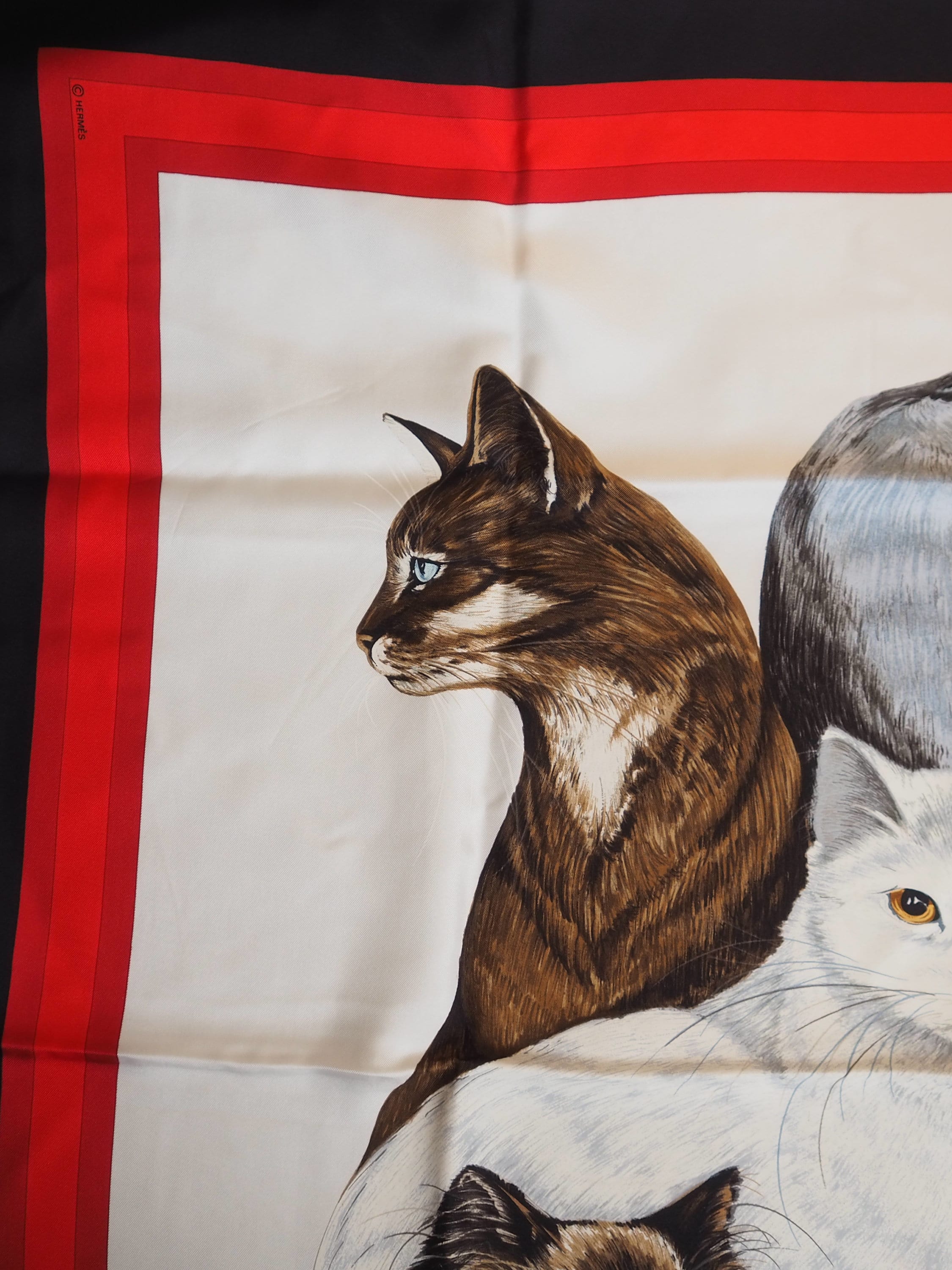 HERMES " Les Chats " Cat Scarf Carre 90 Black Red White Vintage Authentic RARE
